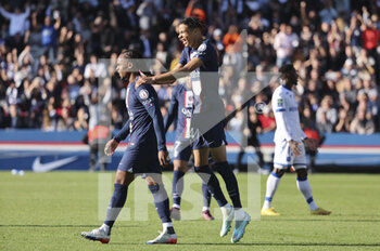 2022-11-13 - Hugo Ekitike of PSG celebrates the goal of Renato Sanches of PSG (left) during the French championship Ligue 1 football match between Paris Saint-Germain and AJ Auxerre on November 13, 2022 at Parc des Princes stadium in Paris, France - FOOTBALL - FRENCH CHAMP - PARIS SG V AUXERRE - FRENCH LIGUE 1 - SOCCER