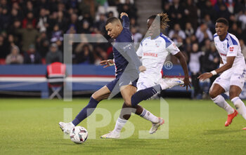 28/12/2022 - Kylian Mbappe of PSG, Ismael Doukoure of Strasbourg during the French championship Ligue 1 football match between Paris Saint-Germain (PSG) and RC Strasbourg Alsace (RCSA) on December 28, 2022 at Parc des Princes stadium in Paris, France - FOOTBALL - FRENCH CHAMP - PARIS SG V STRASBOURG - FRENCH LIGUE 1 - CALCIO