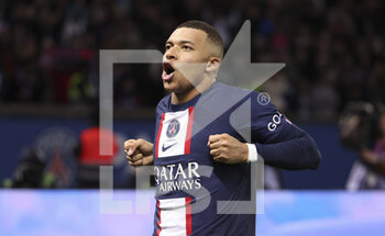28/12/2022 - Kylian Mbappe of PSG celebrates his winning goal on a penalty kick at the last minute during the French championship Ligue 1 football match between Paris Saint-Germain (PSG) and RC Strasbourg Alsace (RCSA) on December 28, 2022 at Parc des Princes stadium in Paris, France - FOOTBALL - FRENCH CHAMP - PARIS SG V STRASBOURG - FRENCH LIGUE 1 - CALCIO