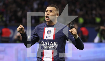 28/12/2022 - Kylian Mbappe of PSG celebrates his winning goal on a penalty kick at the last minute during the French championship Ligue 1 football match between Paris Saint-Germain (PSG) and RC Strasbourg Alsace (RCSA) on December 28, 2022 at Parc des Princes stadium in Paris, France - FOOTBALL - FRENCH CHAMP - PARIS SG V STRASBOURG - FRENCH LIGUE 1 - CALCIO