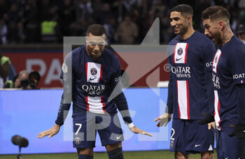 29/12/2022 - Kylian Mbappe of PSG celebrates his winning goal on a penalty kick at the last minute with Achraf Hakimi, Sergio Ramos during the French championship Ligue 1 football match between Paris Saint-Germain (PSG) and RC Strasbourg Alsace (RCSA) on December 28, 2022 at Parc des Princes stadium in Paris, France - FOOTBALL - FRENCH CHAMP - PARIS SG V STRASBOURG - FRENCH LIGUE 1 - CALCIO