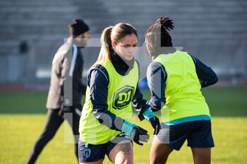 2022-01-15 - Tess Laplacette of Paris FC warms up ahead of the Women's French championship D1 Arkema football match between Paris FC and GPSO 92 Issy on January 15, 2022 at Robert Bobin stadium in Bondoufle, France - PARIS FC VS GPSO 92 ISSY - FRENCH WOMEN DIVISION 1 - SOCCER