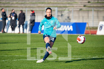 2022-01-15 - Gaetane Thiney of Paris FC warms up ahead of the Women's French championship D1 Arkema football match between Paris FC and GPSO 92 Issy on January 15, 2022 at Robert Bobin stadium in Bondoufle, France - PARIS FC VS GPSO 92 ISSY - FRENCH WOMEN DIVISION 1 - SOCCER