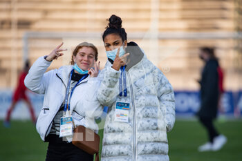 2022-01-15 - Celina Ould Hocine of Paris FC and Coumba Sow of Paris FC ahead of the Women's French championship D1 Arkema football match between Paris FC and GPSO 92 Issy on January 15, 2022 at Robert Bobin stadium in Bondoufle, France - PARIS FC VS GPSO 92 ISSY - FRENCH WOMEN DIVISION 1 - SOCCER