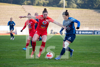 2022-01-15 - Oceane Daniel of GPSO 92 Issy and Mathilde Bourdieu of Paris FC fight for the ball during the Women's French championship D1 Arkema football match between Paris FC and GPSO 92 Issy on January 15, 2022 at Robert Bobin stadium in Bondoufle, France - PARIS FC VS GPSO 92 ISSY - FRENCH WOMEN DIVISION 1 - SOCCER