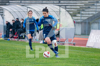 2022-01-15 - Mathilde Bourdieu of Paris FC controls the ball during the Women's French championship D1 Arkema football match between Paris FC and GPSO 92 Issy on January 15, 2022 at Robert Bobin stadium in Bondoufle, France - PARIS FC VS GPSO 92 ISSY - FRENCH WOMEN DIVISION 1 - SOCCER