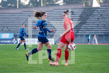 2022-01-15 - Daphne Corboz of Paris FC and Oceane Daniel of GPSO 92 Issy fight for the ball during the Women's French championship D1 Arkema football match between Paris FC and GPSO 92 Issy on January 15, 2022 at Robert Bobin stadium in Bondoufle, France - PARIS FC VS GPSO 92 ISSY - FRENCH WOMEN DIVISION 1 - SOCCER