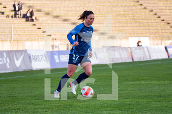 2022-01-15 - Gaetane Thiney of Paris FC controls the ball during the Women's French championship D1 Arkema football match between Paris FC and GPSO 92 Issy on January 15, 2022 at Robert Bobin stadium in Bondoufle, France - PARIS FC VS GPSO 92 ISSY - FRENCH WOMEN DIVISION 1 - SOCCER