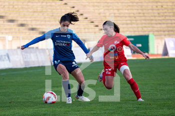 2022-01-15 - Clara Mateo of Paris FC and Morgane Martins of GPSO 92 Issy fight for the ball during the Women's French championship D1 Arkema football match between Paris FC and GPSO 92 Issy on January 15, 2022 at Robert Bobin stadium in Bondoufle, France - PARIS FC VS GPSO 92 ISSY - FRENCH WOMEN DIVISION 1 - SOCCER