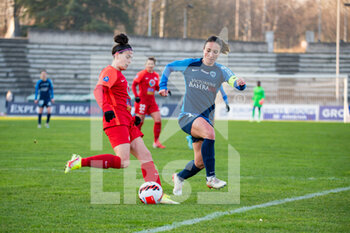2022-01-15 - Agathe Donnary of GPSO 92 Issy and Gaetane Thiney of Paris FC fight for the ball during the Women's French championship D1 Arkema football match between Paris FC and GPSO 92 Issy on January 15, 2022 at Robert Bobin stadium in Bondoufle, France - PARIS FC VS GPSO 92 ISSY - FRENCH WOMEN DIVISION 1 - SOCCER