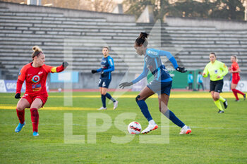 2022-01-15 - Gwenaelle Butel of GPSO 92 Issy and Ouleymata Sarr of Paris FC fight for the ball during the Women's French championship D1 Arkema football match between Paris FC and GPSO 92 Issy on January 15, 2022 at Robert Bobin stadium in Bondoufle, France - PARIS FC VS GPSO 92 ISSY - FRENCH WOMEN DIVISION 1 - SOCCER
