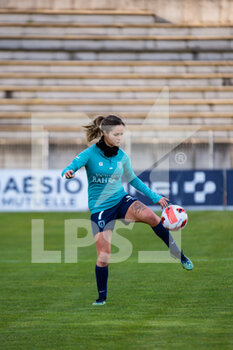 2022-02-05 - Tess Laplacette of Paris FC warms up ahead of the Women's French championship D1 Arkema football match between Paris FC and AS Saint-Etienne on February 5, 2022 at Robert Bobin stadium in Bondoufle, France - PARIS FC VS AS SAINT-ETIENNE - FRENCH WOMEN DIVISION 1 - SOCCER