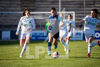 2022-02-05 - Manon Uffren of AS Saint Etienne and Clara Mateo of Paris FC fight for the ball during the Women's French championship D1 Arkema football match between Paris FC and AS Saint-Etienne on February 5, 2022 at Robert Bobin stadium in Bondoufle, France - PARIS FC VS AS SAINT-ETIENNE - FRENCH WOMEN DIVISION 1 - SOCCER
