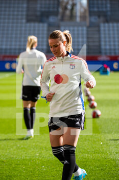 2022-02-27 - Amandine Henry of Olympique Lyonnais warms up ahead of the Women's French championship, D1 Arkema football match between Stade de Reims and Olympique Lyonnais (Lyon) on February 27, 2022 at Auguste Delaune stadium in Reims, France - STADE DE REIMS VS OLYMPIQUE LYONNAIS (LYON) - FRENCH WOMEN DIVISION 1 - SOCCER