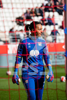 2022-02-27 - Sarah Bouhaddi of Olympique Lyonnais warms up ahead of the Women's French championship, D1 Arkema football match between Stade de Reims and Olympique Lyonnais (Lyon) on February 27, 2022 at Auguste Delaune stadium in Reims, France - STADE DE REIMS VS OLYMPIQUE LYONNAIS (LYON) - FRENCH WOMEN DIVISION 1 - SOCCER