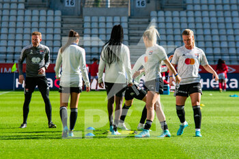 2022-02-27 - Amandine Henry of Olympique Lyonnais and teammates warm up ahead of the Women's French championship, D1 Arkema football match between Stade de Reims and Olympique Lyonnais (Lyon) on February 27, 2022 at Auguste Delaune stadium in Reims, France - STADE DE REIMS VS OLYMPIQUE LYONNAIS (LYON) - FRENCH WOMEN DIVISION 1 - SOCCER