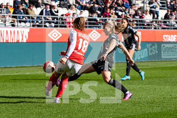 2022-02-27 - Oceane Deslandes of Stade de Reims and Eugenie Le Sommer of Olympique Lyonnais fight for the ball during the Women's French championship, D1 Arkema football match between Stade de Reims and Olympique Lyonnais (Lyon) on February 27, 2022 at Auguste Delaune stadium in Reims, France - STADE DE REIMS VS OLYMPIQUE LYONNAIS (LYON) - FRENCH WOMEN DIVISION 1 - SOCCER