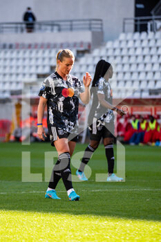 2022-02-27 - Amandine Henry of Olympique Lyonnais reacts during the Women's French championship, D1 Arkema football match between Stade de Reims and Olympique Lyonnais (Lyon) on February 27, 2022 at Auguste Delaune stadium in Reims, France - STADE DE REIMS VS OLYMPIQUE LYONNAIS (LYON) - FRENCH WOMEN DIVISION 1 - SOCCER