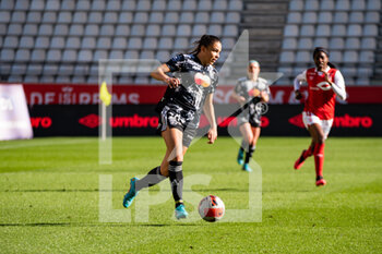 2022-02-27 - Delphine Cascarino of Olympique Lyonnais controls the ball during the Women's French championship, D1 Arkema football match between Stade de Reims and Olympique Lyonnais (Lyon) on February 27, 2022 at Auguste Delaune stadium in Reims, France - STADE DE REIMS VS OLYMPIQUE LYONNAIS (LYON) - FRENCH WOMEN DIVISION 1 - SOCCER