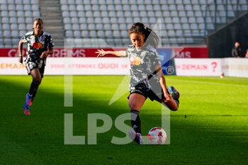 2022-02-27 - Selma Bacha of Olympique Lyonnais controls the ball during the Women's French championship, D1 Arkema football match between Stade de Reims and Olympique Lyonnais (Lyon) on February 27, 2022 at Auguste Delaune stadium in Reims, France - STADE DE REIMS VS OLYMPIQUE LYONNAIS (LYON) - FRENCH WOMEN DIVISION 1 - SOCCER