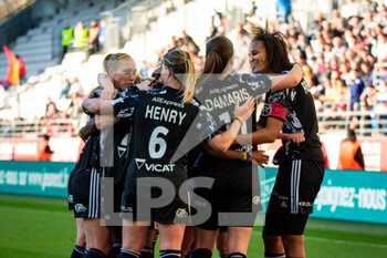 2022-02-27 - Wendie Renard of Olympique Lyonnais celebrates after scoring with teammates during the Women's French championship, D1 Arkema football match between Stade de Reims and Olympique Lyonnais (Lyon) on February 27, 2022 at Auguste Delaune stadium in Reims, France - STADE DE REIMS VS OLYMPIQUE LYONNAIS (LYON) - FRENCH WOMEN DIVISION 1 - SOCCER