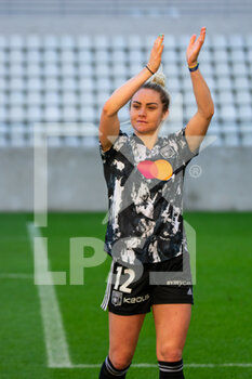 2022-02-27 - Ellie Carpenter of Olympique Lyonnais celebrates the victory after the Women's French championship, D1 Arkema football match between Stade de Reims and Olympique Lyonnais (Lyon) on February 27, 2022 at Auguste Delaune stadium in Reims, France - STADE DE REIMS VS OLYMPIQUE LYONNAIS (LYON) - FRENCH WOMEN DIVISION 1 - SOCCER