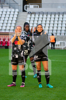 2022-02-27 - Eugenie Le Sommer of Olympique Lyonnais, Griedge Mbock Bathy of Olympique Lyonnais and Delphine Cascarino of Olympique Lyonnais celebrate the victory after the Women's French championship, D1 Arkema football match between Stade de Reims and Olympique Lyonnais (Lyon) on February 27, 2022 at Auguste Delaune stadium in Reims, France - STADE DE REIMS VS OLYMPIQUE LYONNAIS (LYON) - FRENCH WOMEN DIVISION 1 - SOCCER