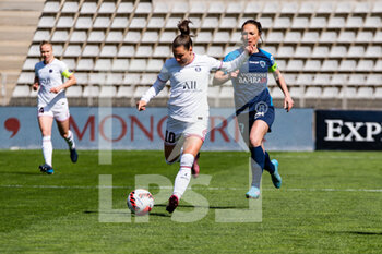 2022-04-03 - Ramona Bachmann of Paris Saint Germain and Gaetane Thiney of Paris FC fight for the ball during the Women's French championship, D1 Arkema football match between Paris FC and Paris Saint-Germain on April 3, 2022 at Sebastien Charlety stadium in Paris, France - PARIS FC VS PARIS SAINT-GERMAIN - FRENCH WOMEN DIVISION 1 - SOCCER