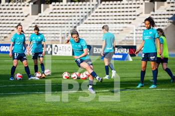 2022-04-15 - Mathilde Bourdieu of Paris FC warms up ahead of the Women's French championship D1 Arkema football match between Paris FC and Montpellier HSC on April 15, 2022 at Charlety stadium in Paris, France - PARIS FC VS MONTPELLIER HSC - FRENCH WOMEN DIVISION 1 - SOCCER