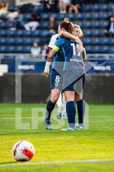 2022-04-15 - Daphne Corboz of Paris FC celebrates with Gaetane Thiney of Paris FC after scoring during the Women's French championship D1 Arkema football match between Paris FC and Montpellier HSC on April 15, 2022 at Charlety stadium in Paris, France - PARIS FC VS MONTPELLIER HSC - FRENCH WOMEN DIVISION 1 - SOCCER