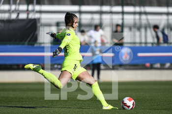 2022-04-16 - Cosette Morche goalkeeper of GPSO 92 Issy makes a clearance during the Women's French championship D1 Arkema football match between Paris Saint-Germain (PSG) and GPSO 92 Issy on April 16, 2022 at Georges Lefevre stadium in Saint-Germain-en-Laye, France - PARIS SAINT-GERMAIN (PSG) VS GPSO 92 ISSY - FRENCH WOMEN DIVISION 1 - SOCCER