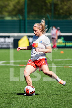 2022-04-17 - Eugenie Le Sommer of Olympique Lyonnais warms up ahead of the Women's French championship, D1 Arkema football match between FC Fleury 91 and Olympique Lyonnais (Lyon) on April 17, 2022 at Walter Felder stadium in Fleury-Merogis, France - FC FLEURY 91 VS OLYMPIQUE LYONNAIS (LYON) - FRENCH WOMEN DIVISION 1 - SOCCER