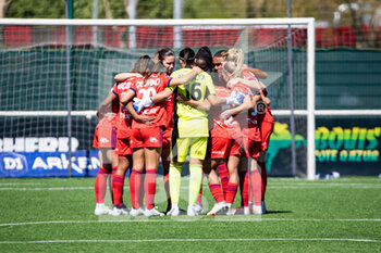 2022-04-17 - The players of Olympique Lyonnais ahead of the Women's French championship, D1 Arkema football match between FC Fleury 91 and Olympique Lyonnais (Lyon) on April 17, 2022 at Walter Felder stadium in Fleury-Merogis, France - FC FLEURY 91 VS OLYMPIQUE LYONNAIS (LYON) - FRENCH WOMEN DIVISION 1 - SOCCER