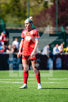 2022-04-17 - Ellie Carpenter of Olympique Lyonnais reacts during the Women's French championship, D1 Arkema football match between FC Fleury 91 and Olympique Lyonnais (Lyon) on April 17, 2022 at Walter Felder stadium in Fleury-Merogis, France - FC FLEURY 91 VS OLYMPIQUE LYONNAIS (LYON) - FRENCH WOMEN DIVISION 1 - SOCCER