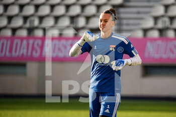 2022-05-29 - Christiane Endler of Olympique Lyonnais warms up ahead of the Women's French championship, D1 Arkema football match between Paris Saint-Germain and Olympique Lyonnais (Lyon) on May 29, 2022 at Jean Bouin stadium in Paris, France - FOOTBALL - WOMEN'S FRENCH CHAMP - PARIS SG V OLYMPIQUE LYONNAIS - FRENCH WOMEN DIVISION 1 - SOCCER