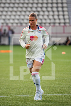 2022-05-29 - Amandine Henry of Olympique Lyonnais warms up ahead of the Women's French championship, D1 Arkema football match between Paris Saint-Germain and Olympique Lyonnais (Lyon) on May 29, 2022 at Jean Bouin stadium in Paris, France - FOOTBALL - WOMEN'S FRENCH CHAMP - PARIS SG V OLYMPIQUE LYONNAIS - FRENCH WOMEN DIVISION 1 - SOCCER
