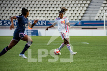 2022-05-29 - Catarina Macario of Olympique Lyonnais controls the ball during the Women's French championship, D1 Arkema football match between Paris Saint-Germain and Olympique Lyonnais (Lyon) on May 29, 2022 at Jean Bouin stadium in Paris, France - FOOTBALL - WOMEN'S FRENCH CHAMP - PARIS SG V OLYMPIQUE LYONNAIS - FRENCH WOMEN DIVISION 1 - SOCCER