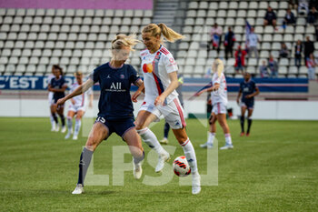 2022-05-29 - Amanda Ilestedt of Paris Saint Germain and Ada Hegerberg of Olympique Lyonnais fight for the ball during the Women's French championship, D1 Arkema football match between Paris Saint-Germain and Olympique Lyonnais (Lyon) on May 29, 2022 at Jean Bouin stadium in Paris, France - FOOTBALL - WOMEN'S FRENCH CHAMP - PARIS SG V OLYMPIQUE LYONNAIS - FRENCH WOMEN DIVISION 1 - SOCCER