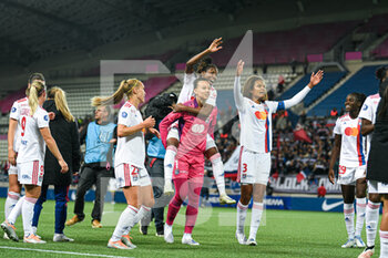 2022-05-29 - The team of OL celebrates the victory (win) during the Women's French championship, D1 Arkema football match between Paris Saint-Germain (PSG) and Olympique Lyonnais (Lyon, OL) on May 29, 2022 at Jean Bouin stadium in Paris, France - FOOTBALL - WOMEN'S FRENCH CHAMP - PARIS SG V OLYMPIQUE LYONNAIS - FRENCH WOMEN DIVISION 1 - SOCCER