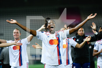 2022-05-29 - Kadeisha Buchanan with the team of OL celebrates the victory (win) during the Women's French championship, D1 Arkema football match between Paris Saint-Germain (PSG) and Olympique Lyonnais (Lyon, OL) on May 29, 2022 at Jean Bouin stadium in Paris, France - FOOTBALL - WOMEN'S FRENCH CHAMP - PARIS SG V OLYMPIQUE LYONNAIS - FRENCH WOMEN DIVISION 1 - SOCCER