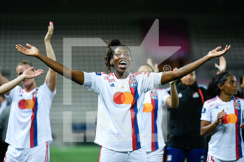 2022-05-29 - Kadeisha Buchanan with the team of OL celebrates the victory (win) during the Women's French championship, D1 Arkema football match between Paris Saint-Germain (PSG) and Olympique Lyonnais (Lyon, OL) on May 29, 2022 at Jean Bouin stadium in Paris, France - FOOTBALL - WOMEN'S FRENCH CHAMP - PARIS SG V OLYMPIQUE LYONNAIS - FRENCH WOMEN DIVISION 1 - SOCCER