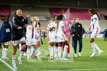 2022-05-29 - Selma Bacha of Olympique Lyonnais and Wendie Renard of Olympique Lyonnais celebrate the victory with teammates after the Women's French championship, D1 Arkema football match between Paris Saint-Germain and Olympique Lyonnais (Lyon) on May 29, 2022 at Jean Bouin stadium in Paris, France - FOOTBALL - WOMEN'S FRENCH CHAMP - PARIS SG V OLYMPIQUE LYONNAIS - FRENCH WOMEN DIVISION 1 - SOCCER