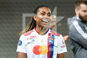 2022-05-29 - Catarina Macario with the team of OL celebrates the victory (win) during the Women's French championship, D1 Arkema football match between Paris Saint-Germain (PSG) and Olympique Lyonnais (Lyon, OL) on May 29, 2022 at Jean Bouin stadium in Paris, France - FOOTBALL - WOMEN'S FRENCH CHAMP - PARIS SG V OLYMPIQUE LYONNAIS - FRENCH WOMEN DIVISION 1 - SOCCER