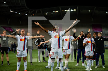 2022-05-29 - Eugenie Le Sommer of Olympique Lyonnais and Kadeisha Buchanan of Olympique Lyonnais celebrate the victory with teammates after the Women's French championship, D1 Arkema football match between Paris Saint-Germain and Olympique Lyonnais (Lyon) on May 29, 2022 at Jean Bouin stadium in Paris, France - FOOTBALL - WOMEN'S FRENCH CHAMP - PARIS SG V OLYMPIQUE LYONNAIS - FRENCH WOMEN DIVISION 1 - SOCCER