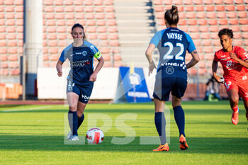 2022-06-01 - Gaetane Thiney of Paris FC controls the ball during the Women's French championship D1 Arkema football match between Paris FC and Dijon FCO on June 1, 2022 at Dominique Duvauchelle stadium in Creteil, France - FOOTBALL - WOMEN'S FRENCH CHAMP - PARIS FC V DIJON - FRENCH WOMEN DIVISION 1 - SOCCER