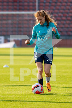 2022-06-01 - Celina Ould Hocine of Paris FC warms up ahead of the Women's French championship D1 Arkema football match between Paris FC and Dijon FCO on June 1, 2022 at Dominique Duvauchelle stadium in Creteil, France - FOOTBALL - WOMEN'S FRENCH CHAMP - PARIS FC V DIJON - FRENCH WOMEN DIVISION 1 - SOCCER