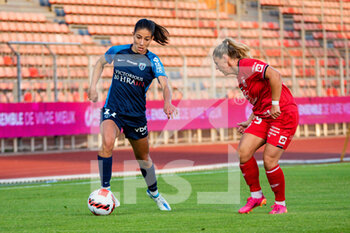 2022-06-01 - Clara Mateo of Paris FC and Elody Salaun of Dijon FCO fight for the ball during the Women's French championship D1 Arkema football match between Paris FC and Dijon FCO on June 1, 2022 at Dominique Duvauchelle stadium in Creteil, France - FOOTBALL - WOMEN'S FRENCH CHAMP - PARIS FC V DIJON - FRENCH WOMEN DIVISION 1 - SOCCER
