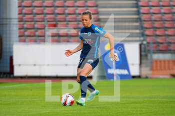 2022-06-01 - Julie Soyer of Paris FC controls the ball during the Women's French championship D1 Arkema football match between Paris FC and Dijon FCO on June 1, 2022 at Dominique Duvauchelle stadium in Creteil, France - FOOTBALL - WOMEN'S FRENCH CHAMP - PARIS FC V DIJON - FRENCH WOMEN DIVISION 1 - SOCCER