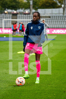 2022-10-14 - Ouleymata Sarr of Paris FC warms up ahead of the Women's French championship D1 Arkema football match between Paris FC and Stade de Reims on October 14, 2022 at Charlety stadium in Paris, France - FOOTBALL - WOMEN'S FRENCH CHAMP - PARIS FC V STADE DE REIMS - FRENCH WOMEN DIVISION 1 - SOCCER