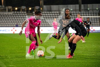 2022-10-14 - Ouleymata Sarr of Paris FC and Julie Pasquereau of Stade de Reims fight for the ball during the Women's French championship D1 Arkema football match between Paris FC and Stade de Reims on October 14, 2022 at Charlety stadium in Paris, France - FOOTBALL - WOMEN'S FRENCH CHAMP - PARIS FC V STADE DE REIMS - FRENCH WOMEN DIVISION 1 - SOCCER